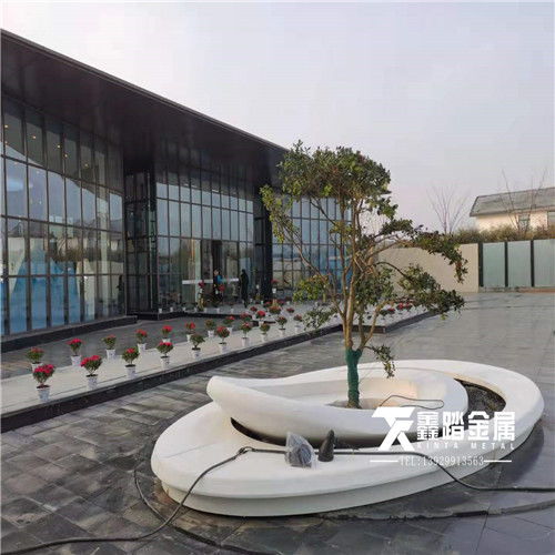 房地产景观小品雕塑生产厂家 手工锻造异形不锈钢树池雕塑制作过程图片